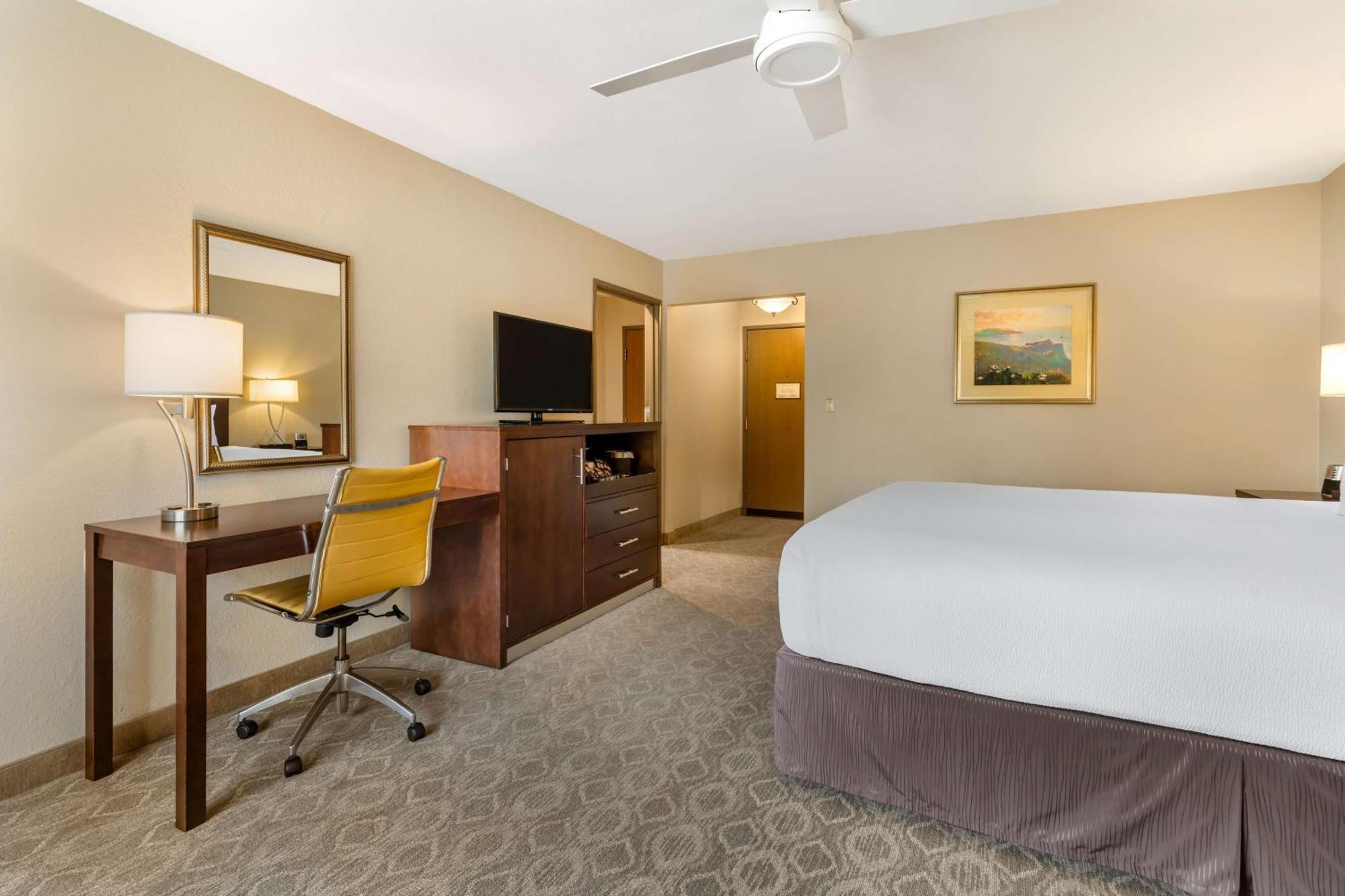 Western 3* Monterey